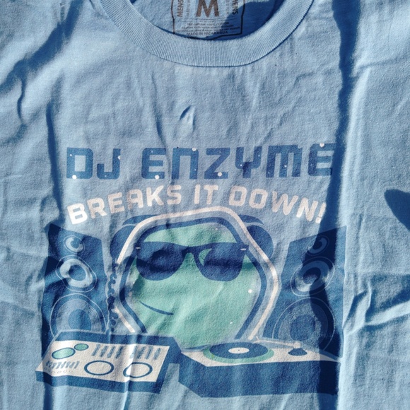 DJ Enzyme Breaks It Down Funny Humorous Science Chemistry Medium Blue Shirt New - Picture 3 of 3